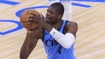 Υπέγραψε μονοετές συμβόλαιο με τους Ράπτορς ο Μο Μπάμπα