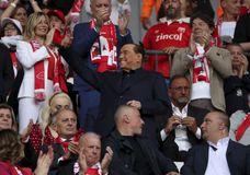 Οι παίκτες της Μόντσα απαίτησαν από τον Μπερλουσκόνι να τηρήσει την υπόσχεσή του με τις ιερόδουλες (vid)