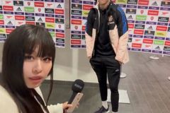 Απίστευτο και όμως αληθινό: Γύρισε την κάμερα για να μπορέσει να χωρέσει στο πλάνο τον Βέγκχορστ (vid)