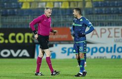 Ο Κουρμπέλης αποβλήθηκε με δύο κίτρινες μέσα σε έξι λεπτά