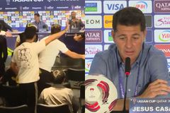 Χάος στο Ιράκ: Δημοσιογράφοι επιτέθηκαν στον προπονητή μετά τον δραματικό αποκλεισμό από την Ιορδανία (vids)