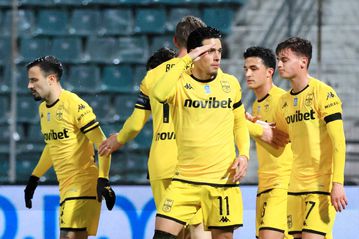 Ο Άρης την πρόκριση με πρωταγωνιστή τον Σαβέριο, η Νίκη Βόλου το χειροκρότημα