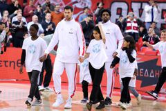 Με ξεχωριστή «παρέα» ο Ολυμπιακός απέναντι στην Άλμπα (vid)