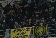 Όμορφες εικόνες στο Πανθεσσαλικό με οπαδούς του Άρη και της Νίκης Βόλου στις εξέδρες