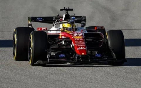 Ο Χάμιλτον ταχύτερος όλων στην ολοκλήρωση των δοκιμών της Βαρκελώνης