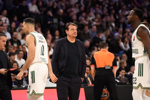 Αταμάν στη Συνέντευξη Τύπου: «Κάναμε τραγικά λάθη- Ο Σλούκας είναι νικητής»