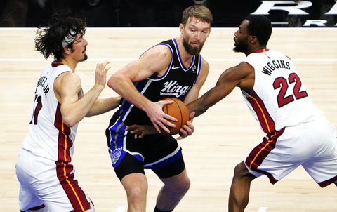 Πιθανό πακέτο ανταλλαγής των Ράπτορς για τον Σαμπόνις