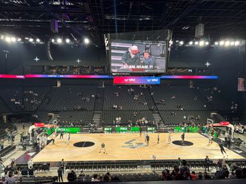 Ενός λεπτού χειροκρότημα για τους αδικοχαμένους φίλους του ΠΑΟΚ πριν το Βιλερμπάν - Παναθηναϊκός