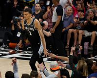 Μέγας είσαι Βίκτορ: Ο Ουεμπανιαμά διέλυσε τα κοντέρ και την άμυνα των Νικς