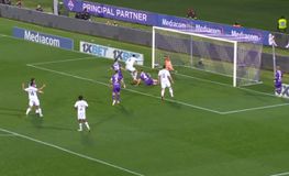 Με σούπερ Λεάο η Μίλαν λύγισε τη Φιορεντίνα και προσπέρασε τη Γιουβέντους (vid)