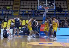 Ένταση στο Περιστέρι, τεχνική ποινή στον Ζούγρη για την... αψιμαχία με τον Γκάουντλοκ (vid)