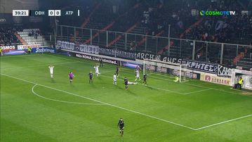 Στο δοκάρι η κεφαλιά του Βαλένσια