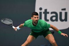 Σκληρή κριτική για τον Τζόκοβιτς: «Προσπαθεί απεγνωσμένα να τον αγαπήσει ο κόσμος»