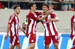 Αγκαλιά με την κούπα ο Ολυμπιακός, χαμός για τη δεύτερη θέση: Η βαθμολογία της Super League