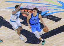 Ενώ ο Μπογκντάνοβιτς ταξιδεύει με λεωφορείο, οι Χάρντεν και Λέοναρντ κινούνται με πολυτελή τζιπ (vid)