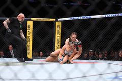 Εντυπωσιακό φινάλε στο UFC γυναικών με νοκ-άουτ και υποταγή