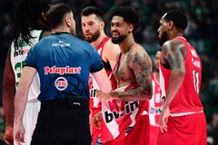 Επεισόδιο στο T-Center: Ο Ναν έσκισε τη φανέλα του Ντόρσεϊ (pics)