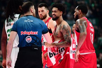 Επεισόδιο στο T-Center: Ο Ναν έσκισε τη φανέλα του Ντόρσεϊ (pics)