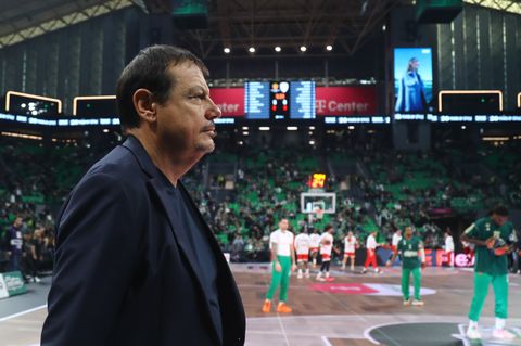 Ο Αταμάν μετά την ήττα αποχώρησε φωνάζοντας: «Ήταν θέατρο, όχι αγώνας μπάσκετ» (vid)