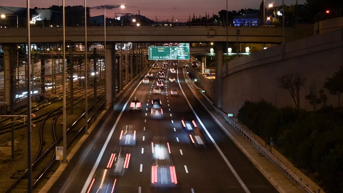 Video: Σοκαριστική συμπεριφορά οδηγού στην Αττική Οδό