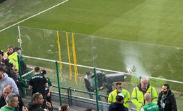 Πέταξαν μεζούρες οι οπαδοί του Παναθηναϊκού στην αποστολή της ΑΕΚ!