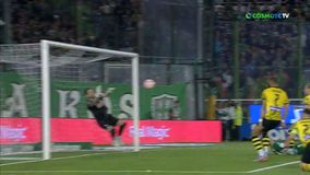 Τρομερή επέμβαση Αθανασιάδη σε κεφαλιά του Σπόραρ