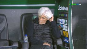 Ο σκεπτικός Γιοβάνοβιτς παρέμεινε στον πάγκο την ώρα που οι οπαδοί του Παναθηναϊκού αποθέωναν τους παίκτες (vids)