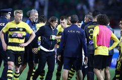 Τα βίντεο που δείχνουν πως ξεκίνησαν όλα στην Τούμπα μετά τη χειραψία Αλμέιδα - Λουτσέσκου