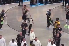 Απολογήθηκε ο πατέρας του Χαλιμπάρτον στον Αντετοκούνμπο για το επεισόδιο μετά το Ιντιάνα - Μπακς