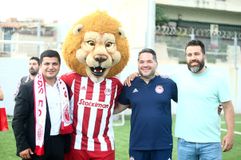 Το «ερυθρόλευκο» χαμόγελο που πρόσφερε ο Ολυμπιακός σε 40 ασυνόδευτα ανήλικα (vid)