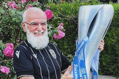 Στα χέρια του Ιβάν Σαββίδη η κούπα του πρωταθλήματος