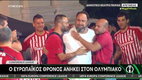 Ο Βαγγέλης Μαρινάκης στο Δημοτικό Θέατρο Πειραιά