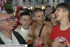 Τρομερός πιτσιρικάς οπαδός του Ολυμπιακού: «Αύριο δίνω Βιολογία, αλλά σιγά μην κοιμηθώ»