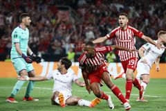 Το απόλυτο βίντεο: Η στιγμή που ο Ολυμπιακός σκοράρει και ο Πειραιάς... σείεται