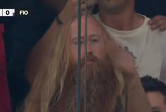 Τρελάθηκε το διαδίκτυο: Αυτός είναι ο οπαδός που έκλεψε την παράσταση στην «Opap Arena»