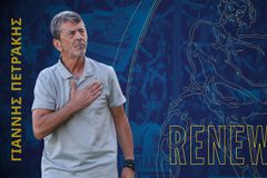 Παραμένει στο τιμόνι του Παναιτωλικού ο Γιάννης Πετράκης