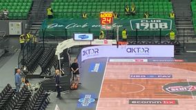 Με προστατευτικό plexiglass ο πάγκος του Ολυμπιακού στο ΟΑΚΑ