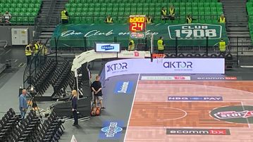 Με προστατευτικό plexiglass ο πάγκος του Ολυμπιακού στο ΟΑΚΑ