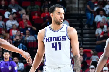 Κράτησαν και Λάιλς οι Κινγκς  - Τι σημαίνει για την υπόθεση «Βεζένκοφ»