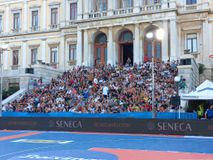 Ο κόσμος στη Σύρο «διψάει» για μπάσκετ: Κατάμεστο το Δημαρχείο για ακόμα μια μέρα