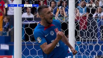 Ο Σρανζ «τιμώρησε» την αμυντική ολιγωρία των Άγγλων και χάρισε το προβάδισμα στη Σλοβακία