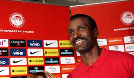 Ύμνοι του Έντι Τζόνσον για Ναν: «Ο Ολυμπιακός είναι ιδανική επιλογή»