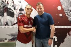 Υπέγραψε ο Γιούσης στην ΑΕΛ