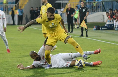 Οι δύο υποψήφιοι... αντι-Πέρεθ για την ενδεκάδα του Άρη κόντρα στην Αράζ