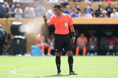 Η IFAB ενέκρινε τη χρήση καμερών σώματος από τους διαιτητές στα τηλεοπτικά ματς