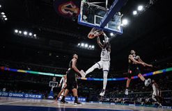 Οι Αμερικάνοι νίκησαν με 48 πόντους διαφορά τους Ιορδανούς (vids)