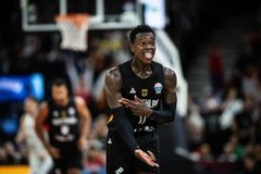 Κατήγγειλε ρατσιστική επίθεση ο Σρούντερ: «Λιθουανοί έκαναν φωνές μαϊμούδων»