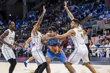 Σαμοντούροφ: «Ήμουν ανυπόμονος να παίξω με την Εθνική - Να είμαστε έτοιμοι με τη Γεωργία»