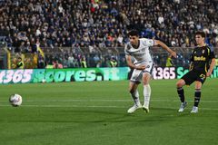 Ο Ταρεμί ανέλαβε τα χρέη μονογονεϊκής οικογένειας και ενίσχυσε τις σπουδές της κόρης!