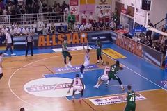 Το πρώτο καλάθι του Σλούκα απέναντι στον Ολυμπιακό (vid)